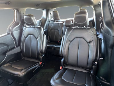 2025 Chrysler Voyager LX