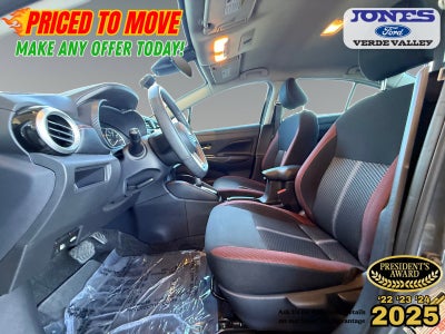 2025 Nissan Versa 1.6 SR