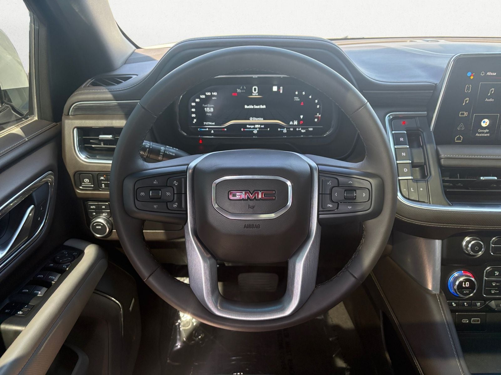 2022 GMC Yukon SLT