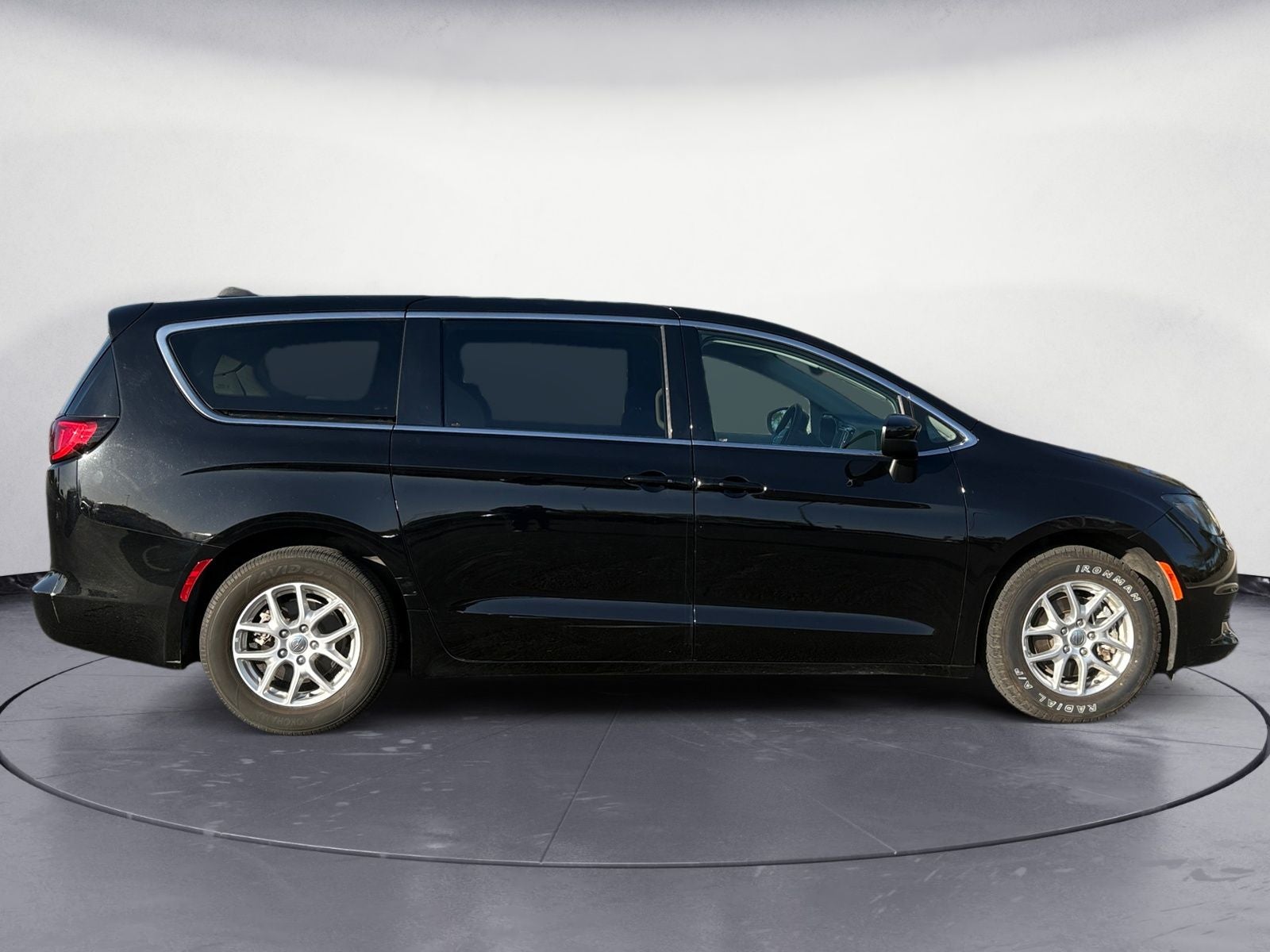 2024 Chrysler Voyager LX