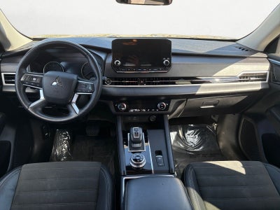 2023 Mitsubishi Outlander SE