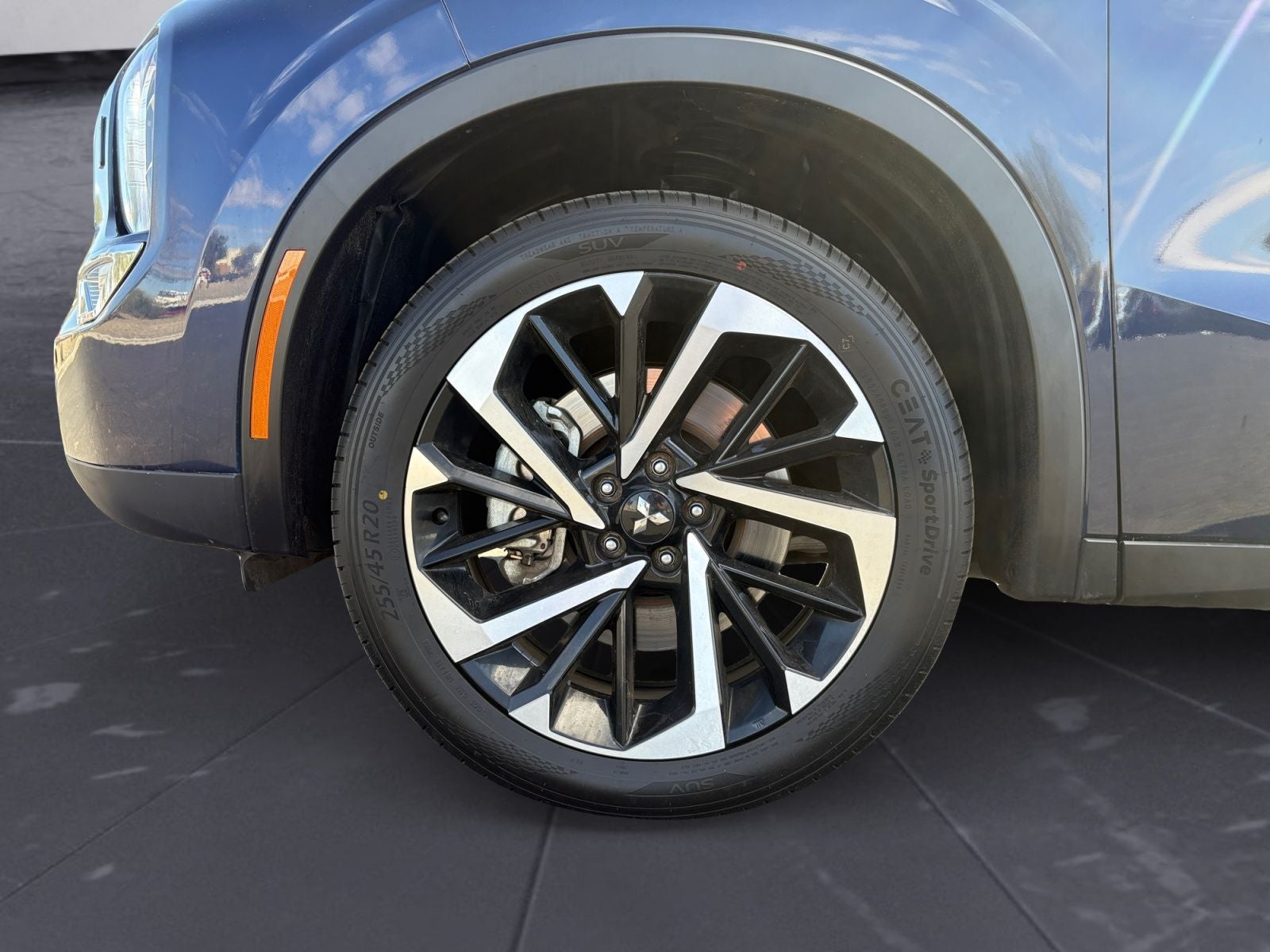 2023 Mitsubishi Outlander SE