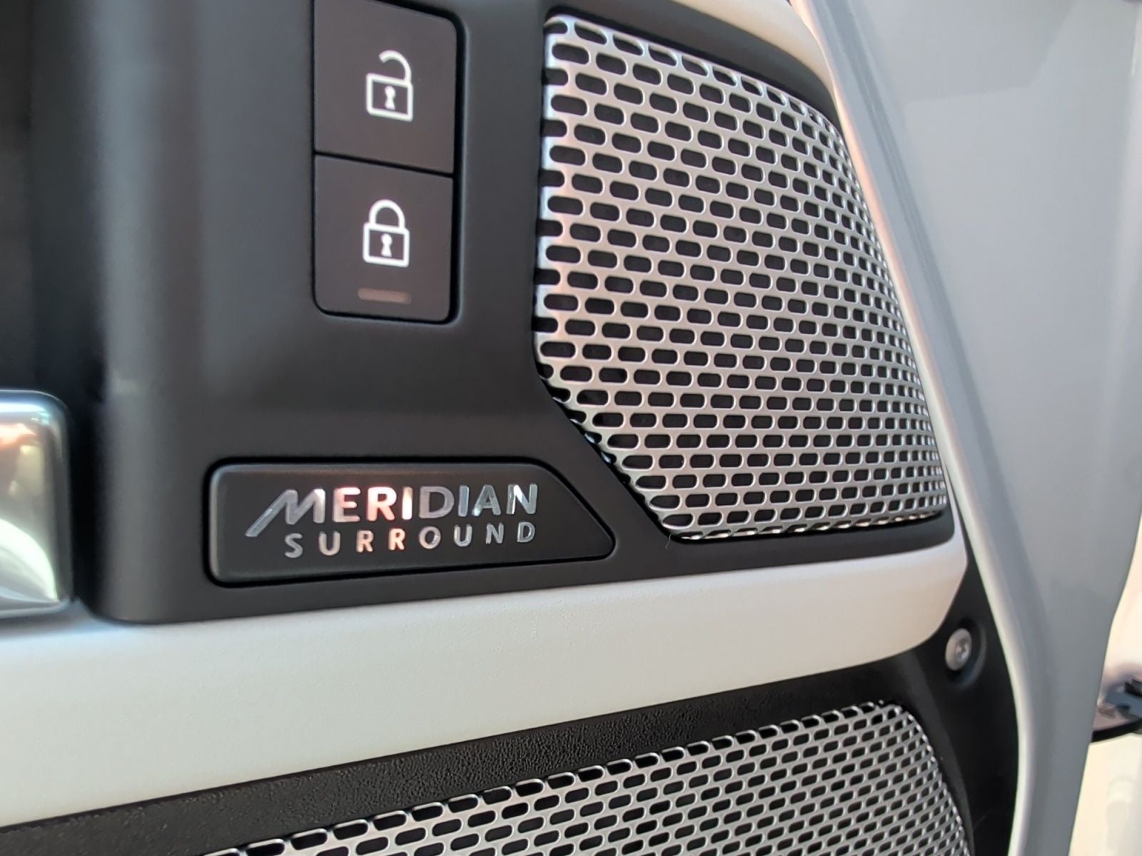 2023 Land Rover Defender 130 SE