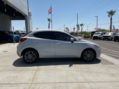 2020 Toyota Yaris LE