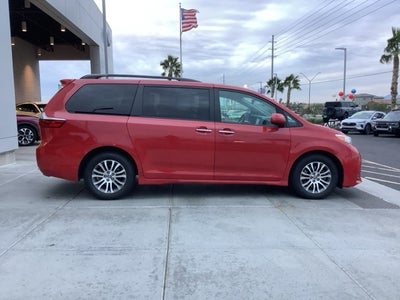 2020 Toyota Sienna XLE