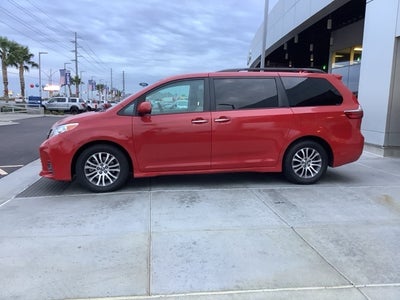 2020 Toyota Sienna XLE